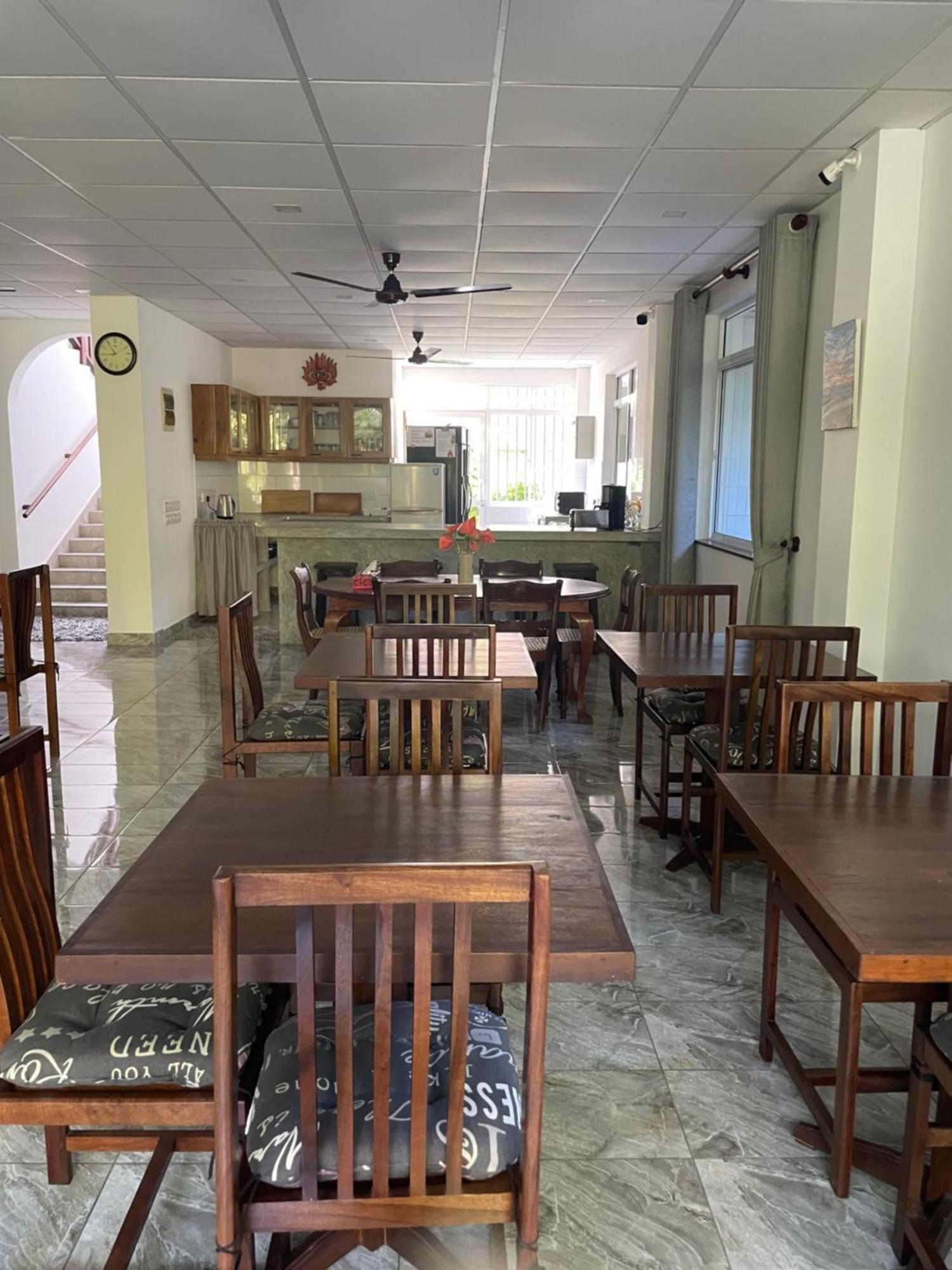 Villa Gamini Hikkaduwa Ngoại thất bức ảnh