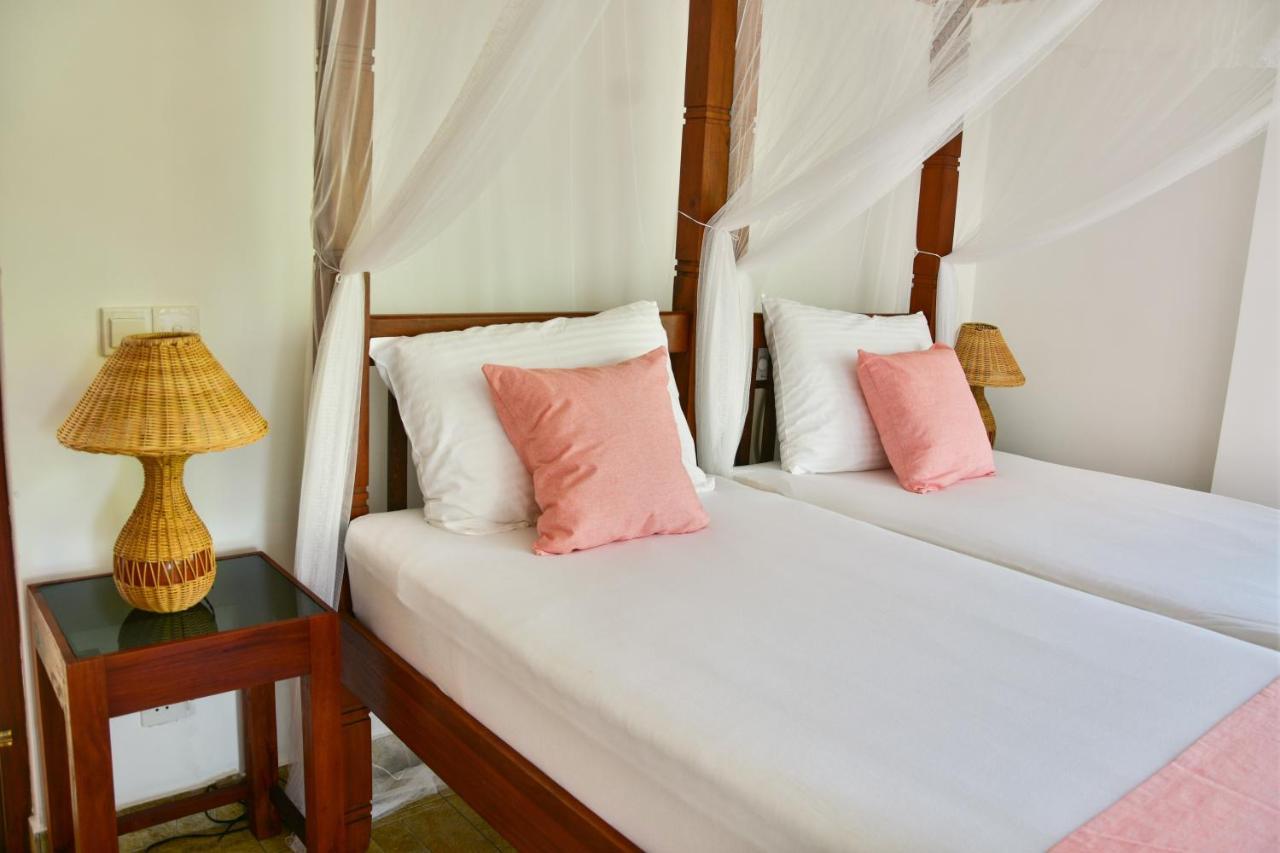 Villa Gamini Hikkaduwa Ngoại thất bức ảnh